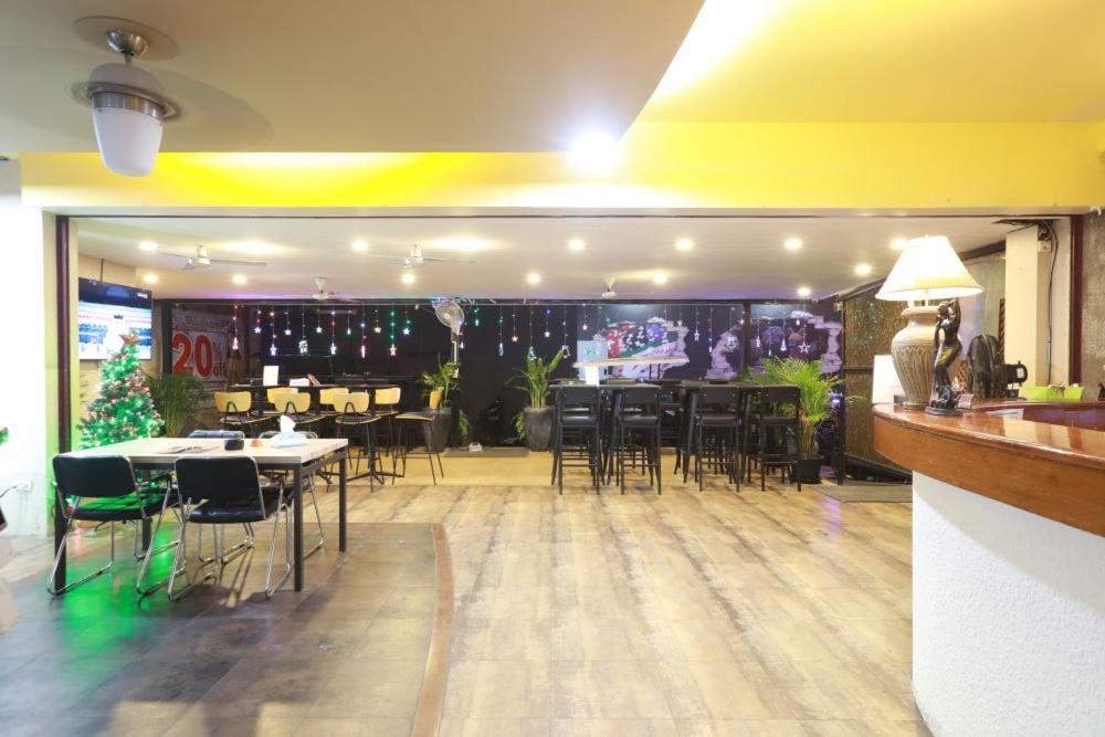 Pasadena Lodge Pattaya Eksteriør billede